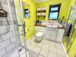 Shower room- click for photo gallery